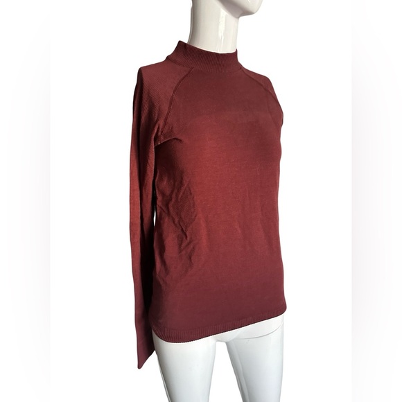 Lululemon long sleeve shirt size medium - Picture 3 of 6